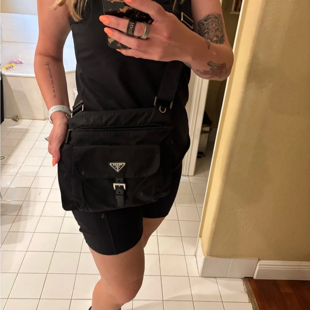 Prada Black Messenger Bag Sleek Minimalist Design - Picture 9 of 9